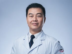 鲁天宇医生头像