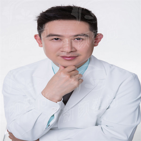 重庆星荣李正茂医生.jpg
