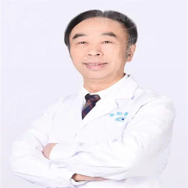 重庆千叶眼科医院郑汉院长.jpg