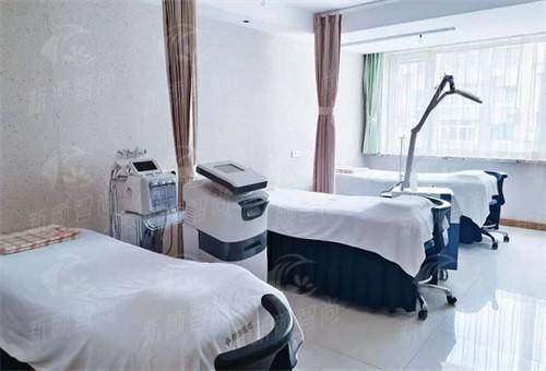 鞍山燕丽美容医院刘淑妍祛眼袋技术靠谱吗？真实案例分析告诉你-新颜智尚小程序一键预约！资讯配图