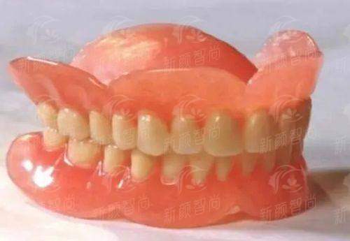 五、<strong style="color: red;">深圳鼎植口腔医院(罗湖口岸旗舰店)</strong>服务与环境：国内外化标准，看牙像度假