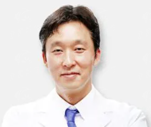 四、<strong style="color: red;">郑州美丽臻医疗美容门诊部</strong>：真人实例见证，告别双下巴的逆袭