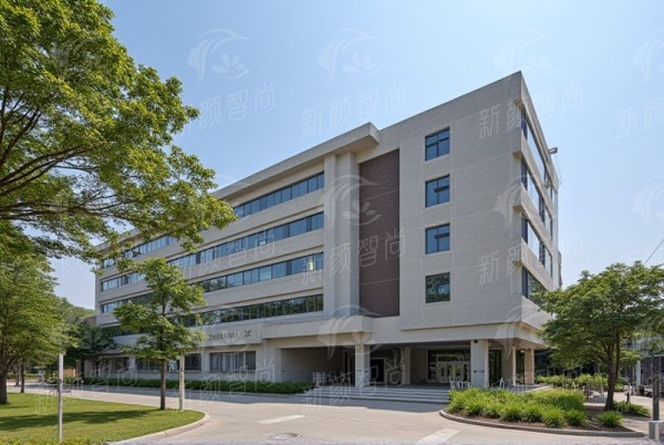 牙列拥挤、龅牙、地包天困扰多？广东清远中泰口腔门诊部助您解决！附医生推荐、预约方式资讯配图