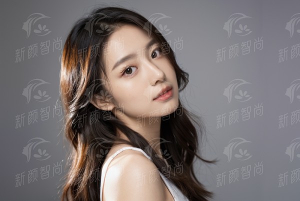 河南南阳艾美整形陈德法教授假体丰胸全解析，价格分析+医生特色技术大揭秘！ -上新颜智尚小程序查询/咨询快捷预约