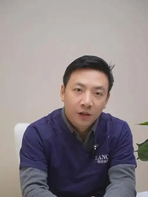 严飞医生头像